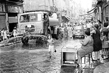220px-Disinfestazione_delle_strade_di_Napoli_durante_l'epidemia_di_colera_del_1973
